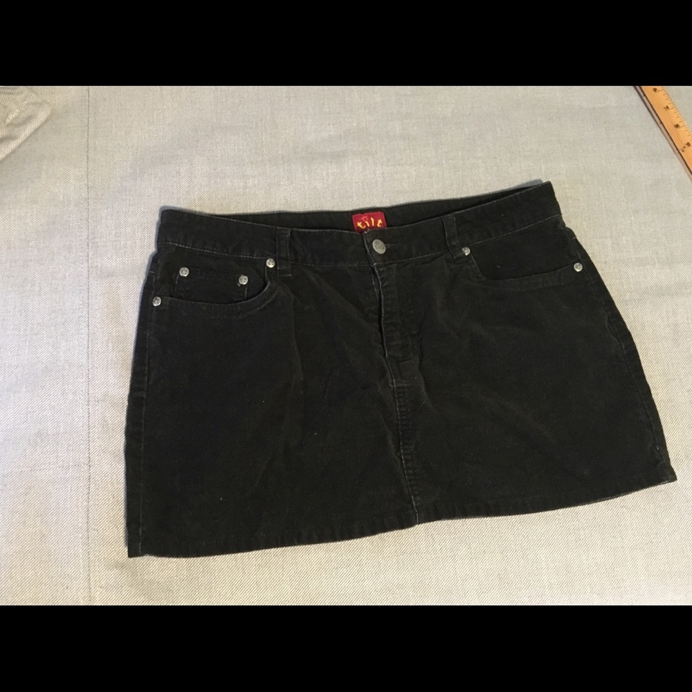 Tilt skirt size 11